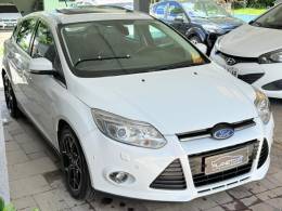 FORD - FOCUS - 2014/2015 - Branca - R$ 62.000,00