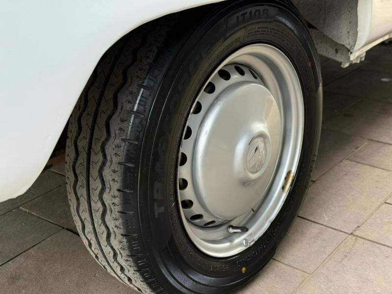 VOLKSWAGEN - KOMBI - 2013/2014 - Branca - R$ 55.000,00