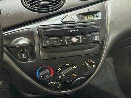 FORD - FOCUS - 2008/2009 - Preta - R$ 28.900,00