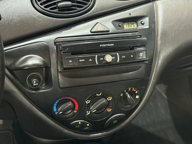 FORD - FOCUS - 2008/2009 - Preta - R$ 28.900,00