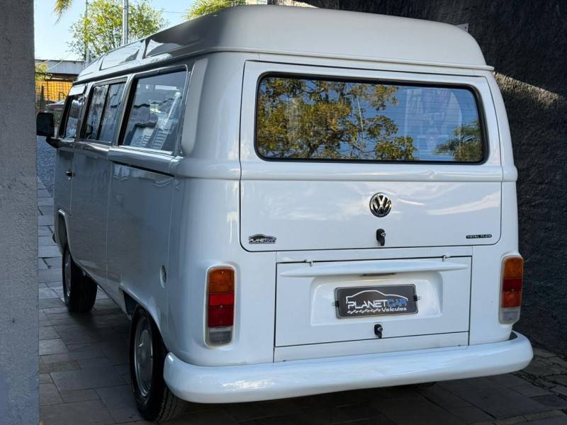 VOLKSWAGEN - KOMBI - 2006/2007 - Branca - R$ 40.000,00