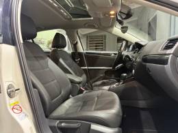 VOLKSWAGEN - JETTA - 2012/2013 - Branca - R$ 69.900,00