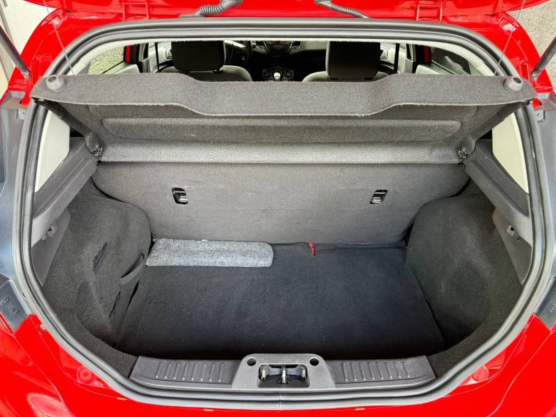 FORD - FIESTA - 2013/2014 - Vermelha - R$ 42.900,00