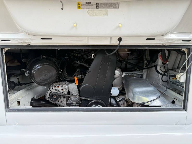 VOLKSWAGEN - KOMBI - 2013/2014 - Branca - R$ 55.000,00