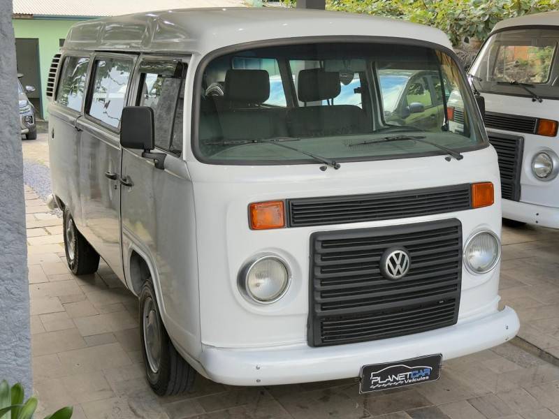 VOLKSWAGEN - KOMBI - 2012/2012 - Branca - R$ 53.000,00