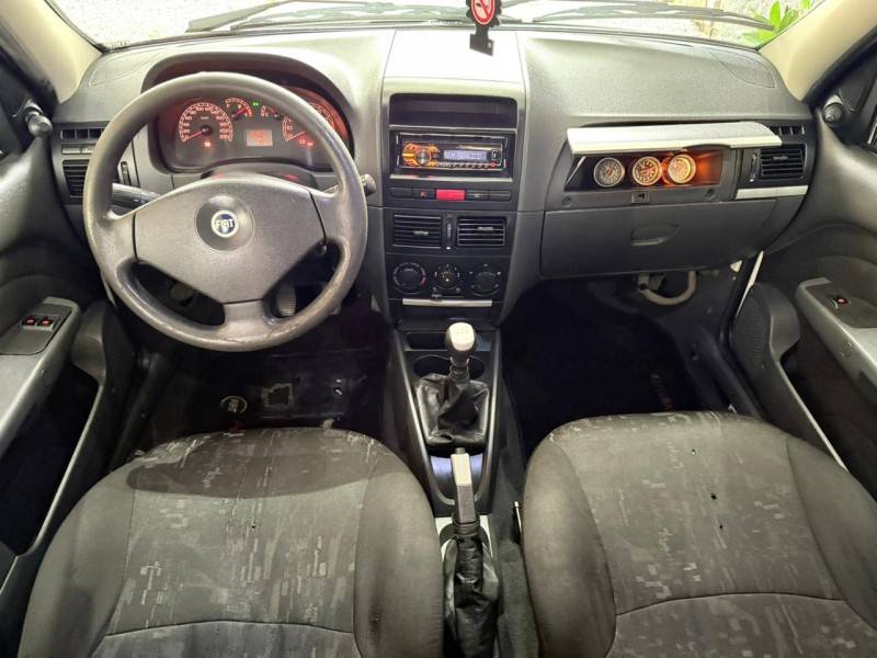 FIAT - PALIO - 2005/2006 - Branca - R$ 24.000,00