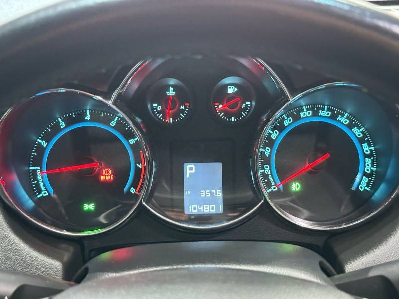 CHEVROLET - CRUZE - 2013/2014 - Preta - R$ 72.000,00