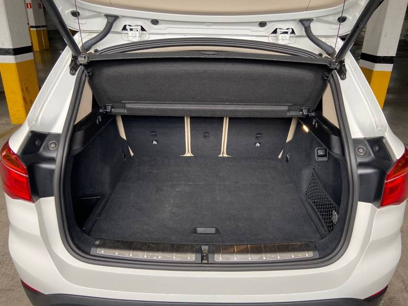 BMW - X1 - 2017/2018 - Branca - R$ 137.000,00