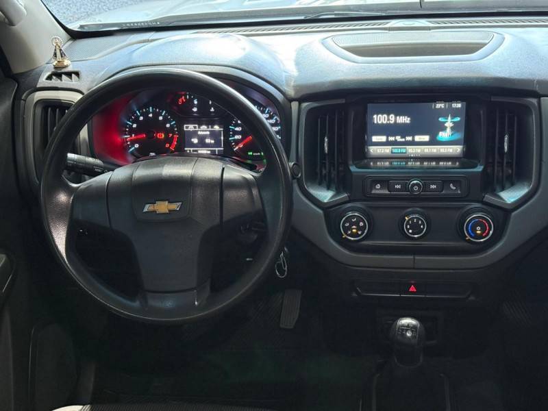 CHEVROLET - S10 - 2016/2017 - Branca - R$ 110.000,00