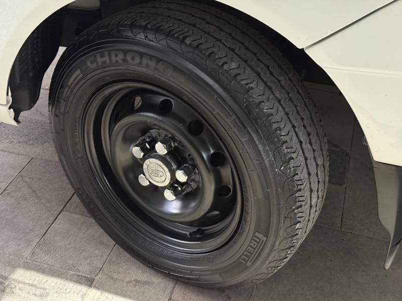 HYUNDAI - HR - 2013/2014 - Branca - R$ 93.000,00