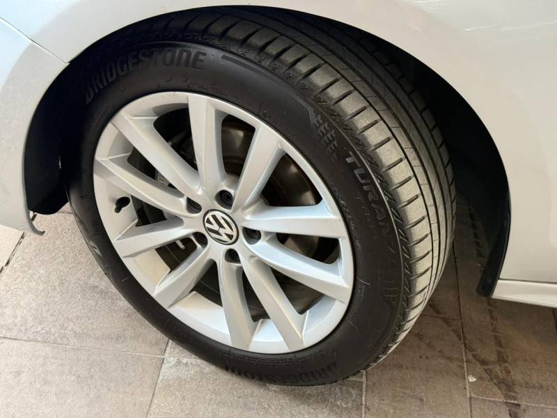 VOLKSWAGEN - JETTA - 2011/2012 - Prata - R$ 59.900,00