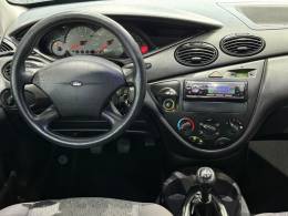 FORD - FOCUS - 2003/2004 - Branca - R$ 24.000,00