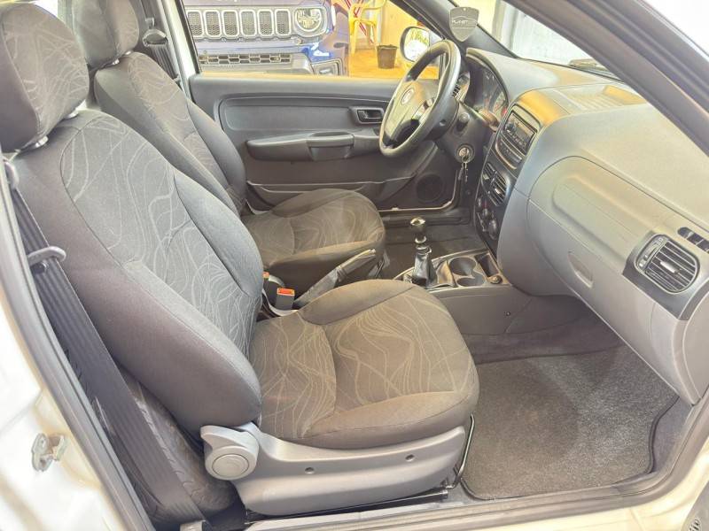 FIAT - STRADA - 2019/2020 - Branca - R$ 60.000,00