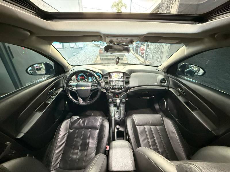 CHEVROLET - CRUZE - 2013/2014 - Preta - R$ 72.000,00