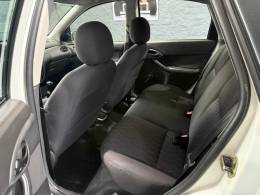 FORD - FOCUS - 2003/2004 - Branca - R$ 24.000,00