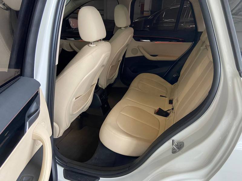 BMW - X1 - 2017/2018 - Branca - R$ 137.000,00