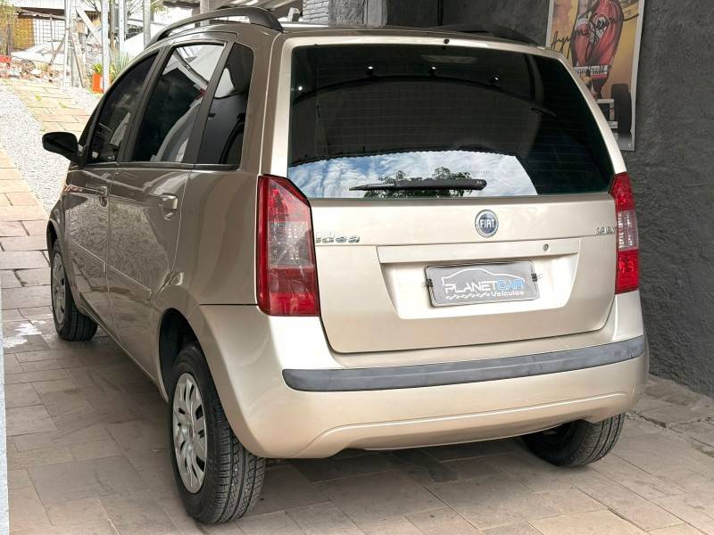 FIAT - IDEA - 2006/2007 - Bege - R$ 24.500,00