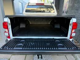 CHEVROLET - S10 - 2016/2017 - Branca - R$ 110.000,00