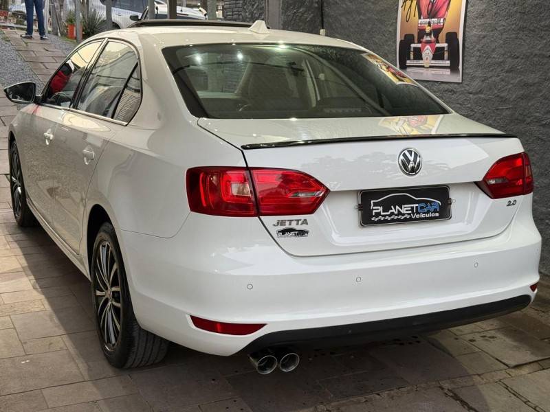 VOLKSWAGEN - JETTA - 2012/2013 - Branca - R$ 69.900,00
