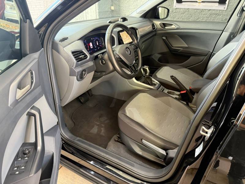 VOLKSWAGEN - T-CROSS - 2019/2020 - Preta - R$ 102.000,00