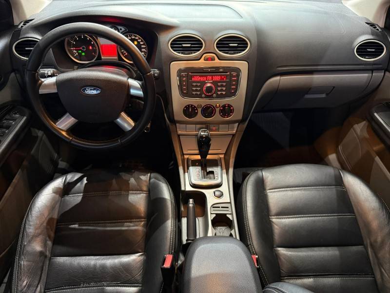 FORD - FOCUS - 2010/2011 - Prata - R$ 39.900,00