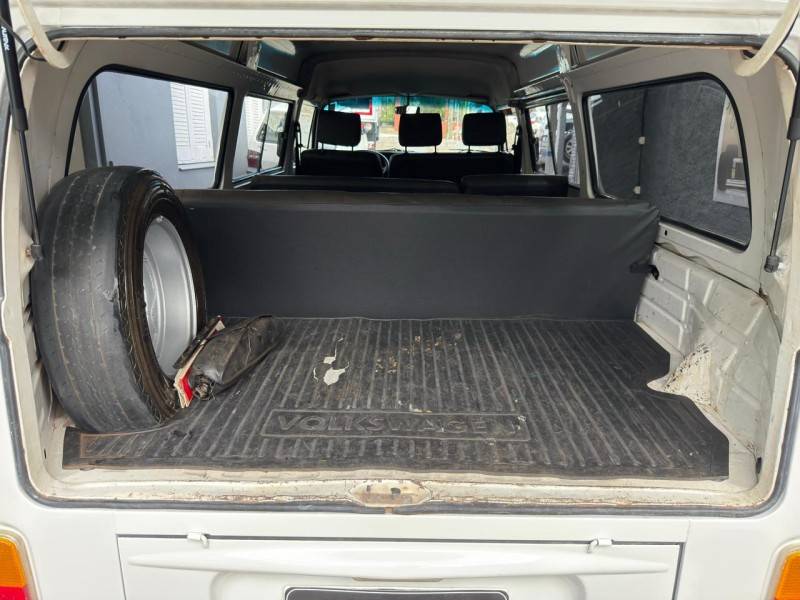 VOLKSWAGEN - KOMBI - 2012/2012 - Branca - R$ 53.000,00