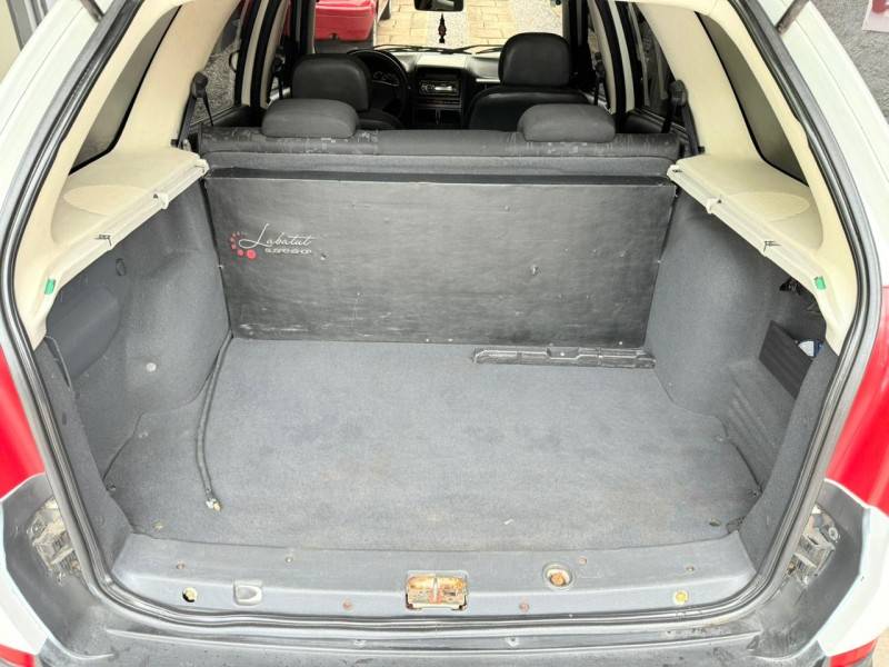 FIAT - PALIO - 2005/2006 - Branca - R$ 24.000,00