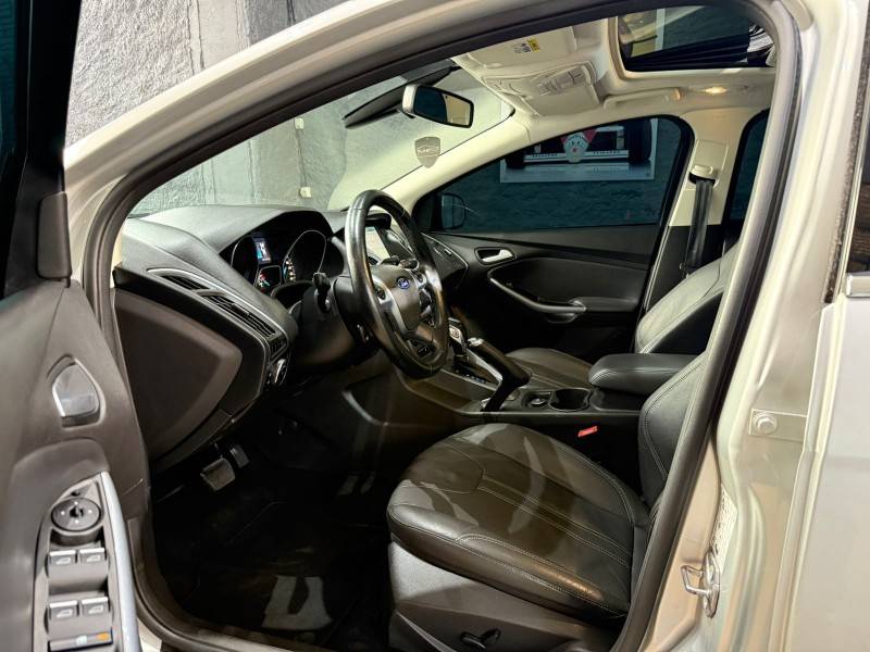 FORD - FOCUS - 2015/2015 - Prata - R$ 62.900,00