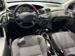 FORD - FOCUS - 2003/2004 - Branca - R$ 24.000,00