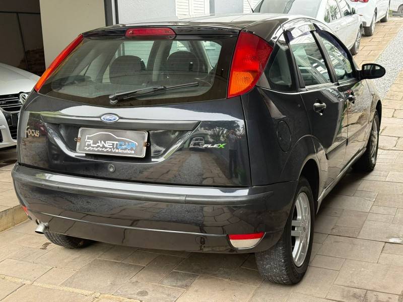 FORD - FOCUS - 2008/2009 - Preta - R$ 28.900,00