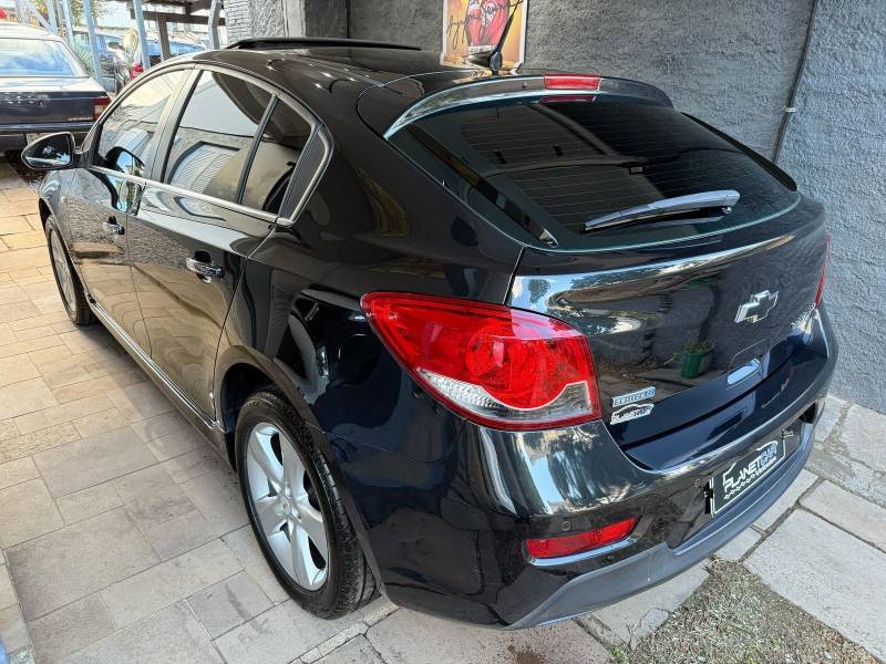 CHEVROLET - CRUZE - 2013/2014 - Preta - R$ 72.000,00
