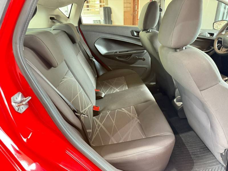 FORD - FIESTA - 2013/2014 - Vermelha - R$ 42.900,00