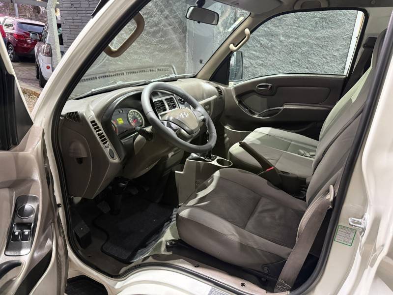 HYUNDAI - HR - 2013/2014 - Branca - R$ 93.000,00