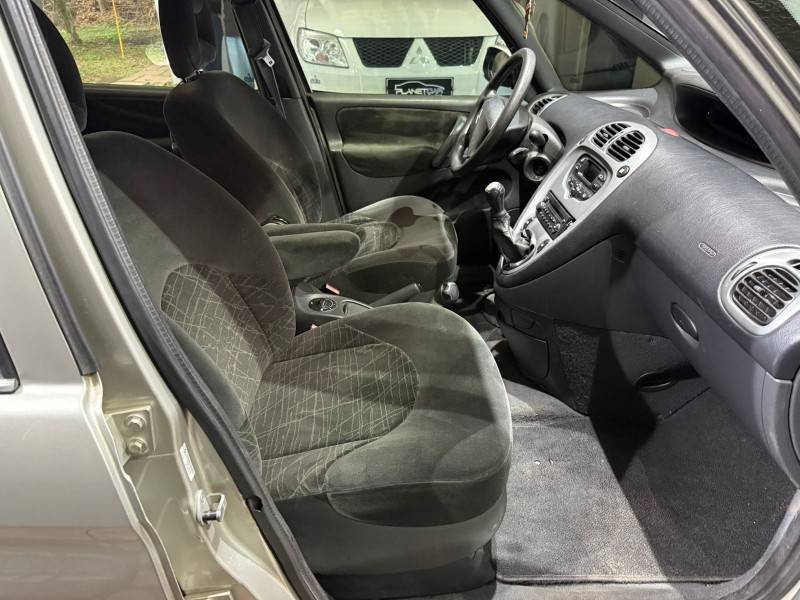 CITROËN - XSARA PICASSO - 2007/2008 - Prata - R$ 15.000,00