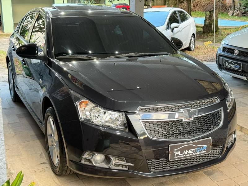CHEVROLET - CRUZE - 2013/2014 - Preta - R$ 72.000,00