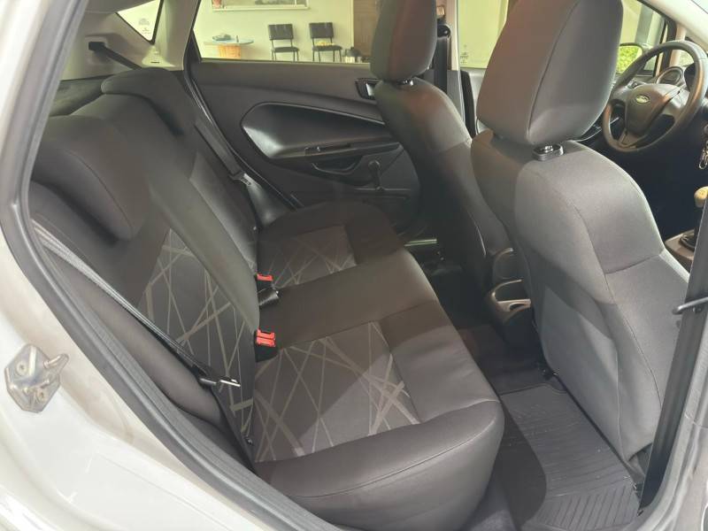 FORD - FIESTA - 2015/2015 - Branca - R$ 43.900,00
