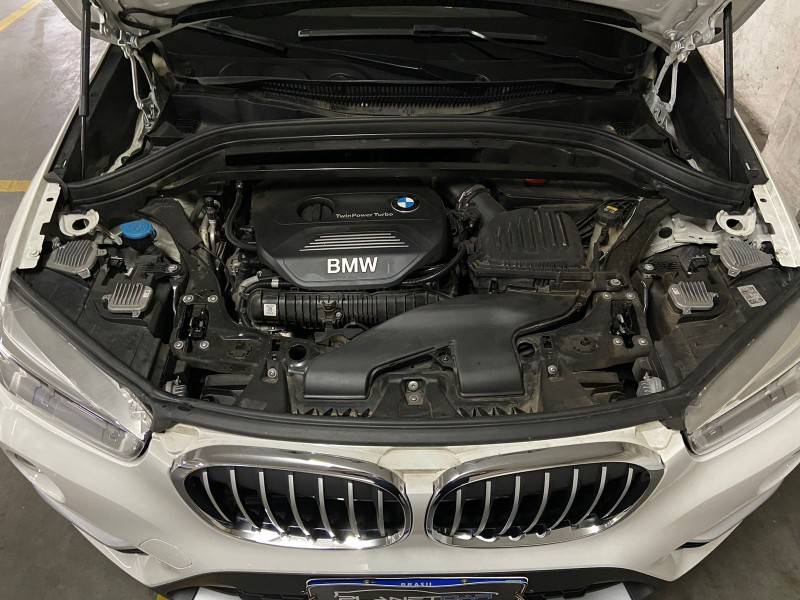 BMW - X1 - 2017/2018 - Branca - R$ 137.000,00