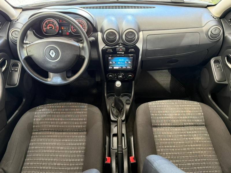 RENAULT - SANDERO - 2013/2014 - Prata - R$ 36.500,00