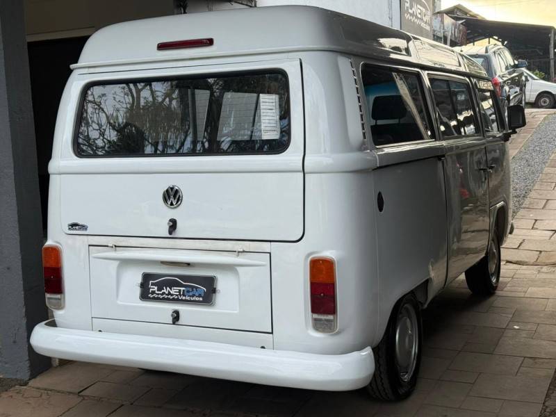 VOLKSWAGEN - KOMBI - 2013/2014 - Branca - R$ 55.000,00