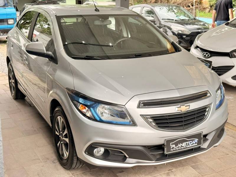 CHEVROLET - ONIX - 2015/2015 - Prata - R$ 52.900,00
