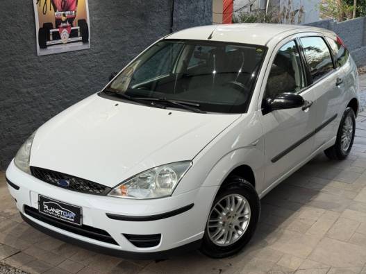 FORD - FOCUS - 2003/2004 - Branca - R$ 24.000,00