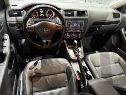 VOLKSWAGEN - JETTA - 2012/2013 - Branca - R$ 69.900,00