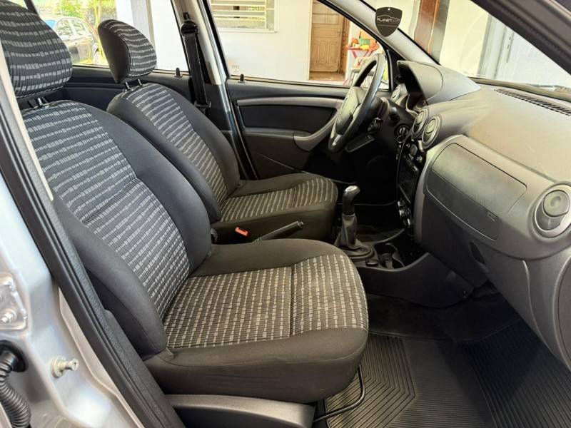 RENAULT - SANDERO - 2013/2014 - Prata - R$ 36.500,00