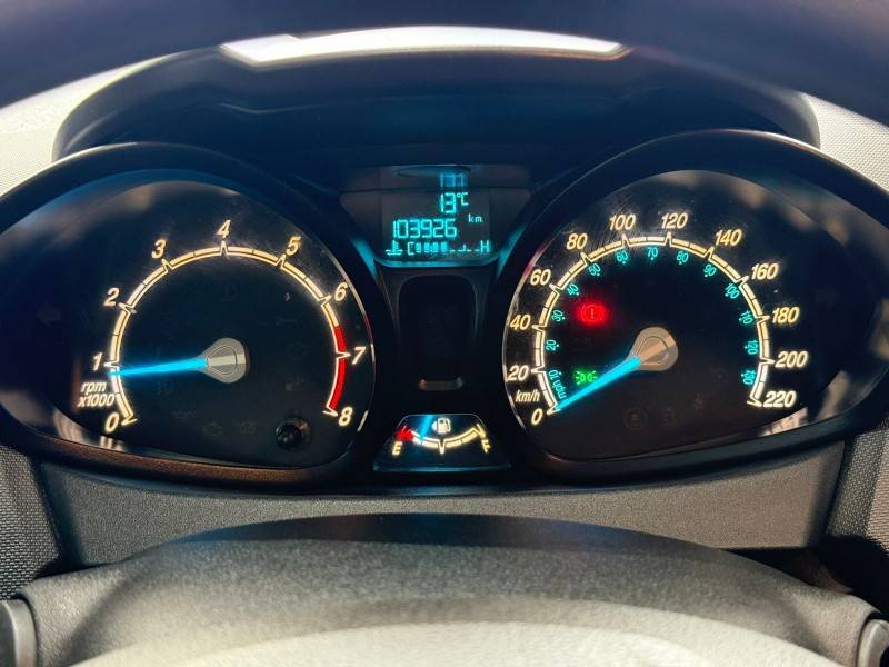 FORD - FIESTA - 2013/2014 - Vermelha - R$ 42.900,00