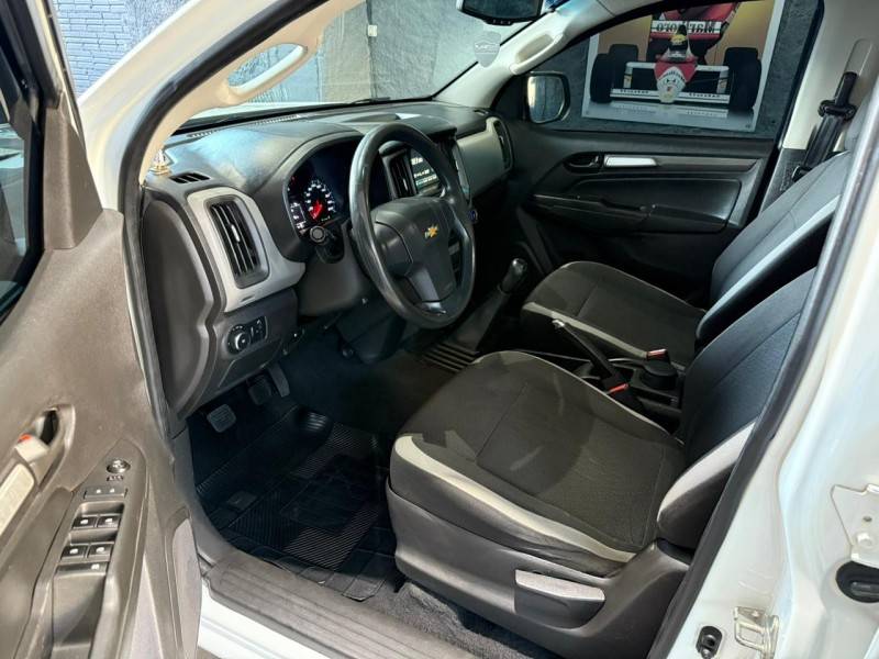 CHEVROLET - S10 - 2016/2017 - Branca - R$ 110.000,00
