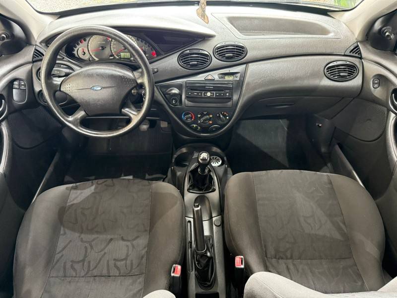 FORD - FOCUS - 2008/2009 - Preta - R$ 28.900,00