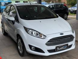 FORD - FIESTA - 2015/2016 - Branca - R$ 49.900,00