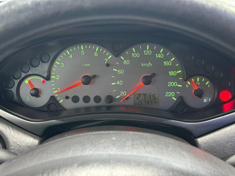 FORD - FOCUS - 2003/2004 - Branca - R$ 24.000,00