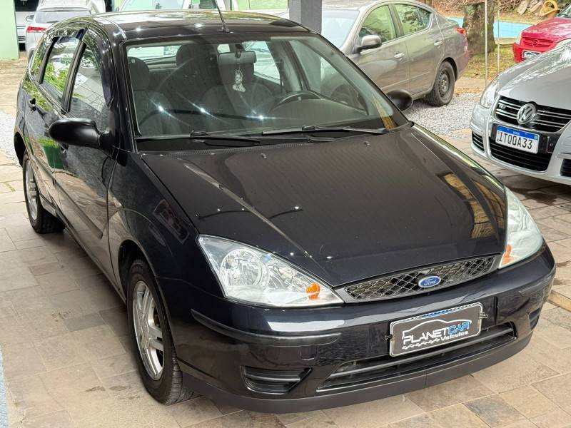 FORD - FOCUS - 2008/2009 - Preta - R$ 28.900,00