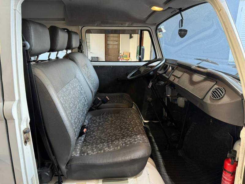 VOLKSWAGEN - KOMBI - 2006/2007 - Branca - R$ 40.000,00